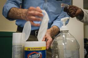Clorox no tendrá el stock necesario de toallitas desinfectantes hasta 2021