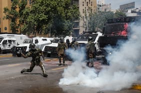 Balance 18-O: Carabineros reporta 29 detenidos y funcionarios lesionados tras protestas en el centro de Santiago