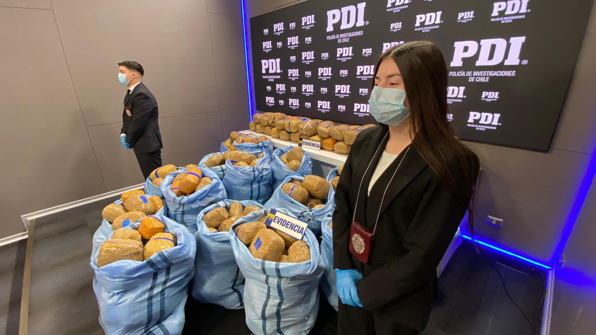 Droga iba ser acopiada en San Joaquín y distribuida en Ñuñoa: incautan 440 kilos de marihuana oculta en camioneta