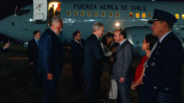 Kast arriba a Colombia para participar en la asunción de Abelardo de la Espriella