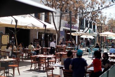 Patio Bellavista abre con terrazas en calle Constitucion