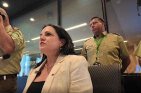 “No están solos”: el mensaje de la ministra de Seguridad a Carabineros a través de la central de comunicaciones