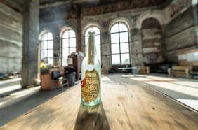 Ford encontró mensaje de hace más de un siglo oculto en una botella