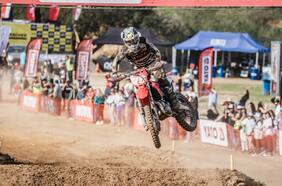 Javier Vásquez rompe el invicto de Villaronga y se impone en el CHILE MX