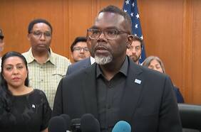 Alcalde de Chicago ordena a la administración local oponerse a la posible militarización de la ciudad