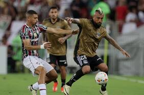 Colo Colo cae frente a Fluminense tras un gol anulado y la expulsión de Wiemberg