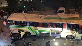 Grave accidente en Valparaíso: bus cae por ladera de cerro dejando un fallecido y múltiples lesionados