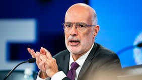 Informe del FMI dirigido por Rodrigo Valdés desliza crítica a manejo fiscal realizado por Chile y entrega recomendaciones