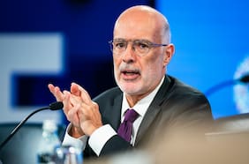 Informe del FMI dirigido por Rodrigo Valdés desliza crítica a manejo fiscal realizado por Chile y entrega recomendaciones