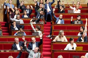 Francia vota por unanimidad abolir el Código Negro, una ley colonial sobre la esclavitud