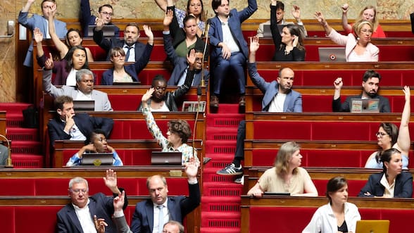 Francia vota por unanimidad abolir el Código Negro, una ley colonial sobre la esclavitud