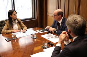 Presidentes del Congreso entregan al ministro Arrau plan integral para fortalecer seguridad y respaldo a Carabineros
