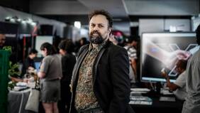 Andrea Colamedici, filósofo italiano: “La inteligencia artificial es medicina y veneno a la vez: una tecnología capaz de amplificar el pensamiento como de narcotizarlo”