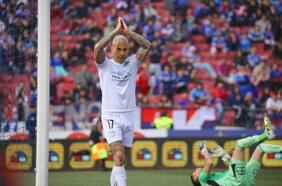 Eduardo Vargas se viste de villano en su regreso al Estadio Nacional y aleja a la U de la lucha por el título