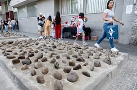 Al estilo Costanera Center: instalan piedras en veredas de Estación Central para evitar comercio ambulante