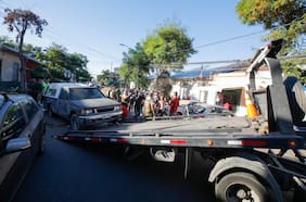 Municipalidad de Santiago inicia plan de retiro de más de 500 autos abandonados en la comuna