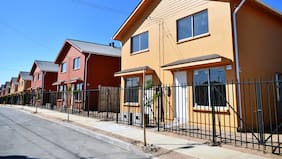Excolaboradores del Minvu piden al gobierno presentar nuevo Plan de Emergencia Habitacional