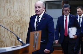 Quiroz acusa “error” de más US$10 mil millones en proyección de deuda pública 2026-2030 en último informe del gobierno de Boric