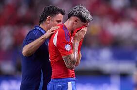 El viaje del lesionado Diego Valdés a la Roja hace estallar al América: la guerra que distrae la preparación del duelo ante Argentina