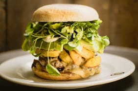 El Danés: Sánguches y hamburguesas bien generosas