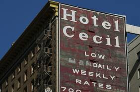 Desaparición en el hotel Cecil: el nuevo fenómeno criminal de Netflix que conquista al público chileno