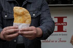 Las famosas empanadas de Huentelauquén llegaron a Santiago con un food truck en el Subcentro de Escuela Militar