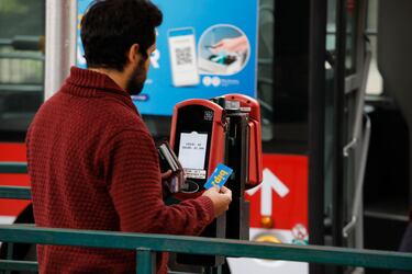 Senado aprueba de manera unánime proyecto que busca aumentar sanciones a evasores de pago en el transporte público