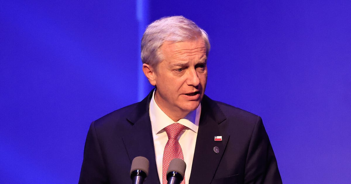 Cadem: Kast reaches its 100-day mandate with 44% approval - The Third