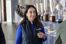 Plazos, molestia del liquidador y evaluación de gerentes en la U: el escenario de Azul Azul tras salida de Cecilia Pérez