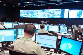 Zoom al 133 de Carabineros: 1 minuto con 27 segundos de espera y cuatro de cada cinco llamados no generan procedimientos