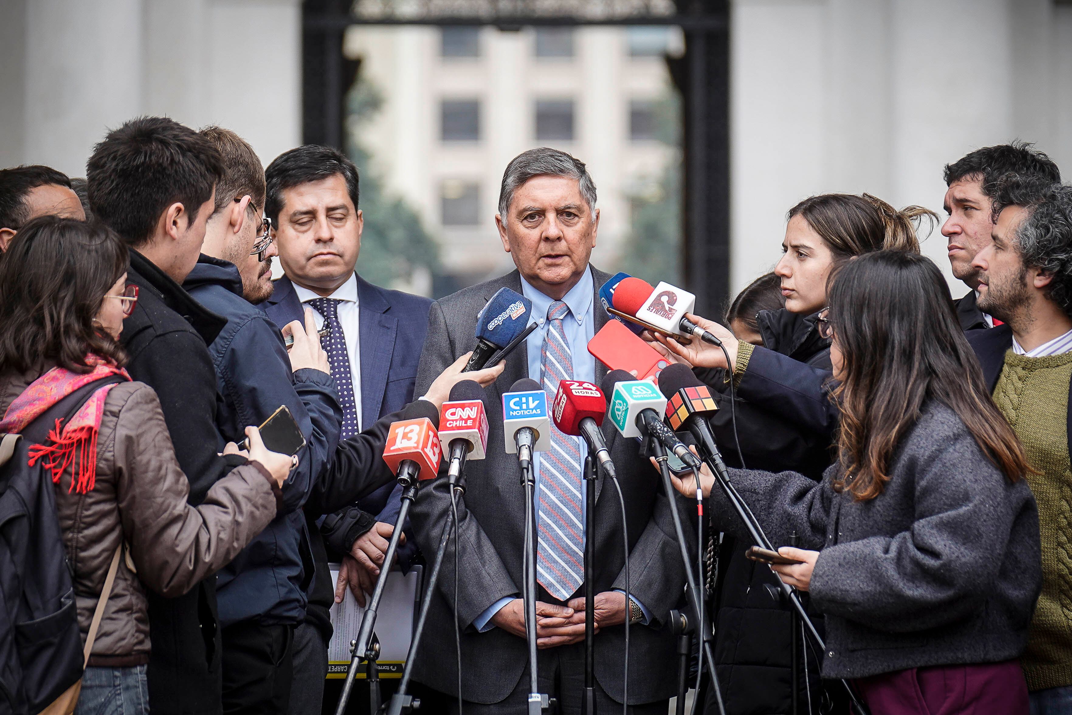 Megarreforma: Alvarado pone freno a ley corta para corregir norma de servicios básicos