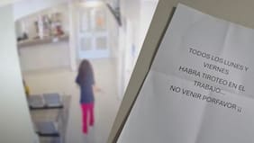 PDI detiene a funcionaria de Cesfam que pegó impresiones con amenazas de tiroteo en el recinto