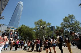 Desde el Costanera Center a Chuquicamata: Los terrenos con mayor avalúo fiscal de Chile y el debate por las contribuciones
