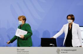 Electorado alemán castiga al partido de Angela Merkel en dos elecciones regionales