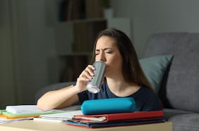 Soy hematóloga y estos son los peligros de la bebidas energéticas: tienen hasta 3 veces más cafeína que una taza de café