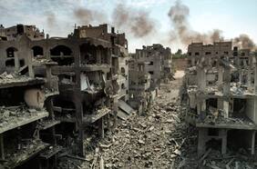 Líderes árabes presionan por un alto al fuego en Gaza y prometen reconstruir el territorio palestino