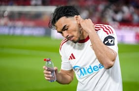 El regaño del técnico del Sevilla a Gabriel Suazo: “Le he echado la bronca; ¿Por qué coño tiene que salir así?”