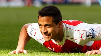 El potente saludo de Alexis Sánchez al Arsenal en medio de las celebraciones por la cuarta estrella en la Premier League