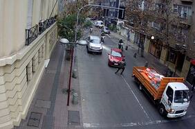 Imágenes sensibles: delincuentes atropellan a Carabinero durante una persecución