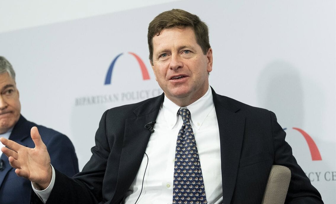 Trump nombra al expresidente de la Comisión de Valores Jay Clayton como nuevo director de Inteligencia Nacional