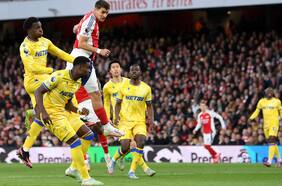 Arsenal apenas empata como local ante el Crystal Palace y deja al Liverpool a solo un punto de ganar la Premier League