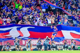 Fuegos artificiales y un lienzo contra Colo Colo: la hinchada de la U vuelve a protagonizar incidentes en el Estadio Nacional