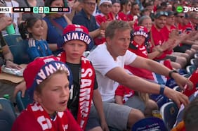 Remando como los vikingos: el viral festejo de los hinchas de Noruega que capta las miradas en el Mundial