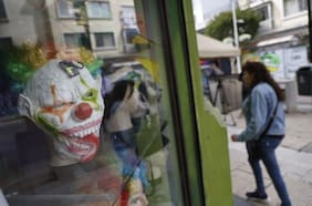 Anuncian frío y lluvia para la noche de Halloween en la Región Metropolitana