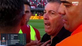 “Te voy a romper todo”: la grave amenaza de árbitro argentino a extécnico de la U tras polémica eliminación de Huracán