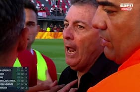 “Te voy a romper todo”: la grave amenaza de árbitro argentino a extécnico de la U tras polémica eliminación de Huracán