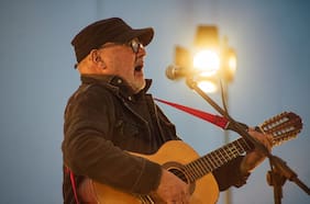 Horacio Salinas lanza box set en vinilo que recoge más de 40 años de trayectoria