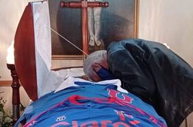 La emotiva imagen que dejó Leonel Sánchez en el velatorio de Campos