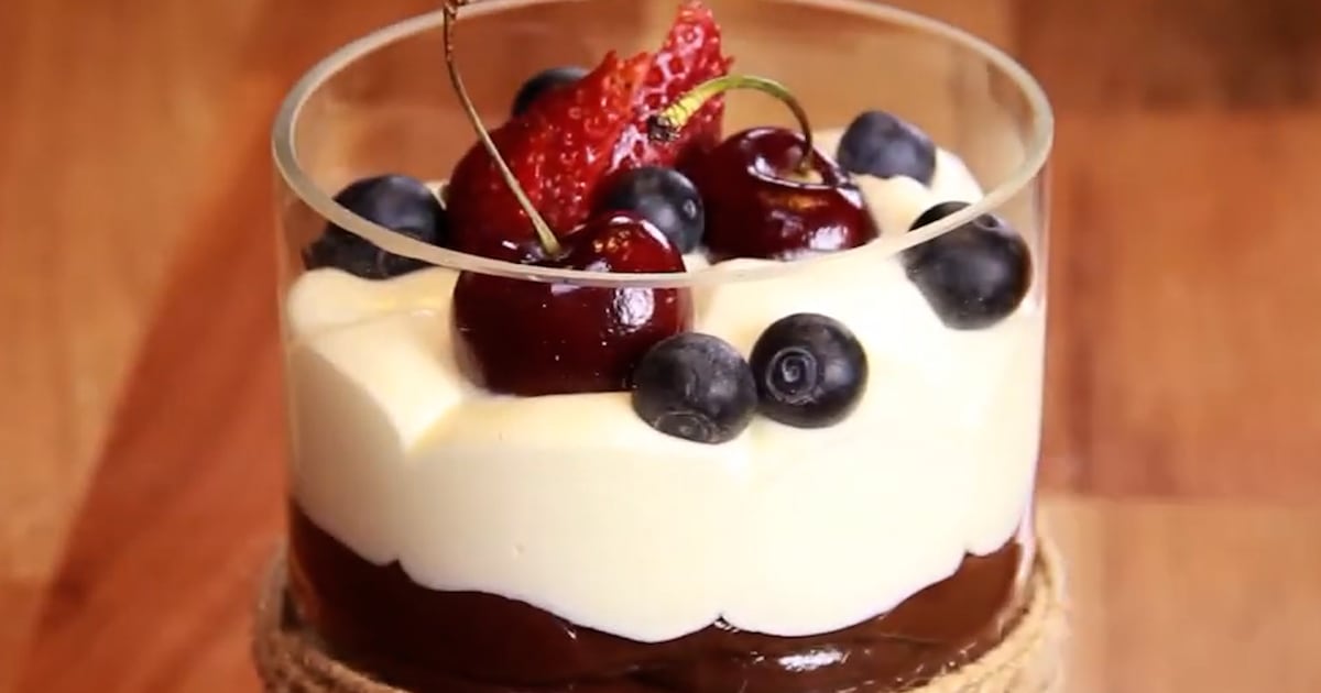 Para endulzar la semana: preparamos trifle de tres chocolates con berries