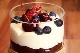 Para endulzar la semana: preparamos trifle de tres chocolates con berries
